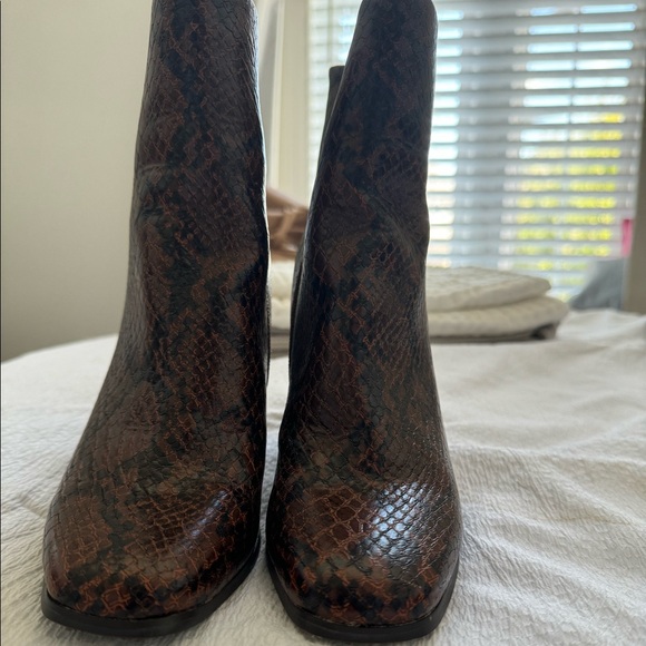 Brown faux snakeskin heeled booties size 6.5 - Picture 2 of 3